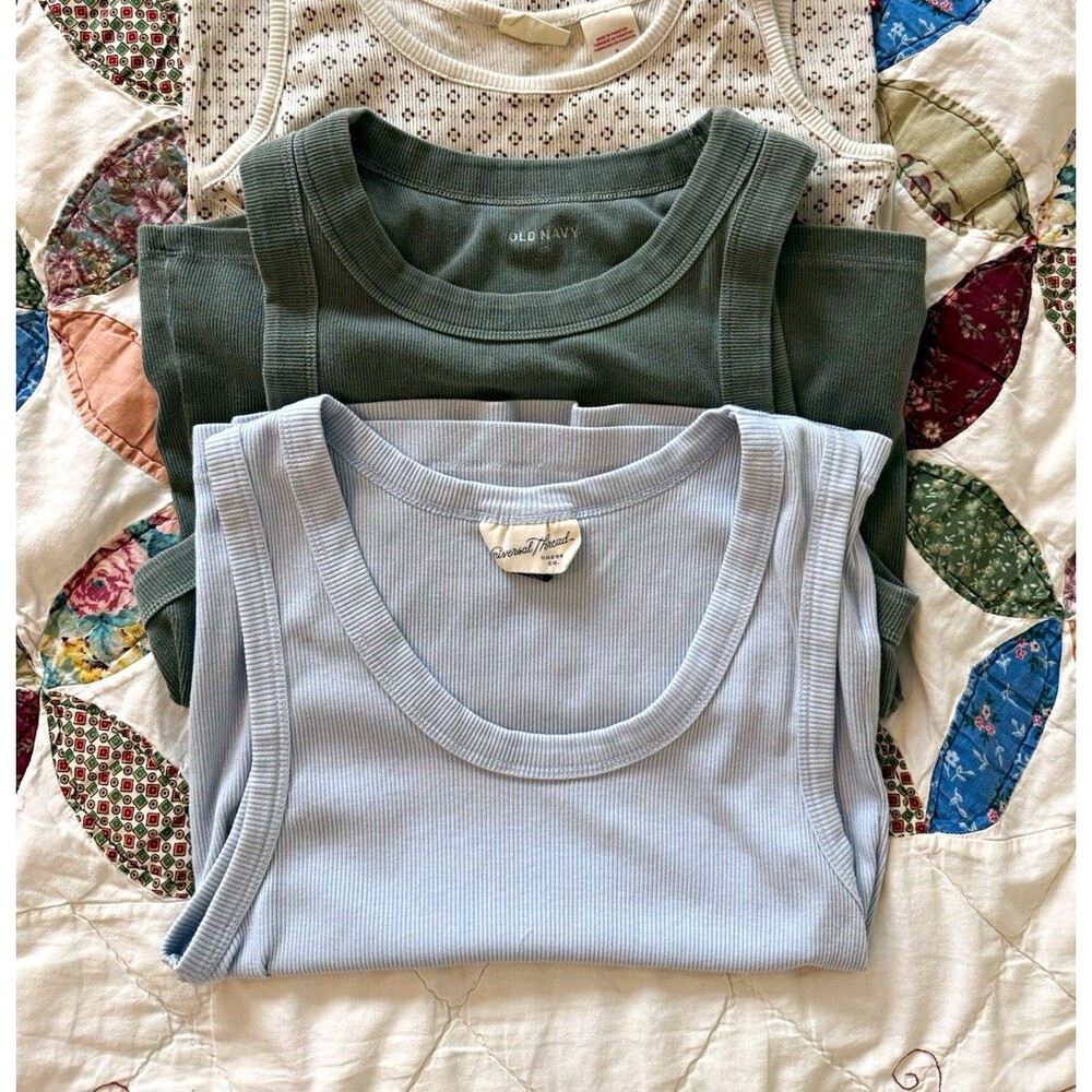Mixed Brands Women's Ribbed Knit Scoop Neck Tank Top Lot of 3, Multicolor, M